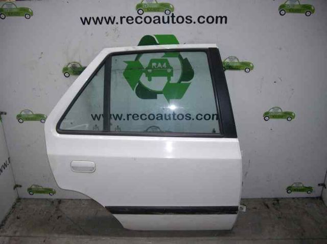 Puerta trasera derecha 6U0833052A VAG/Skoda