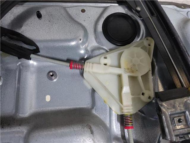 6Y2959801 Motor del elevalunas de la puerta delantera derecha  disponible Burgos