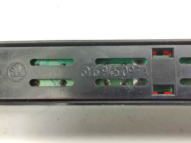 6Y6945097A Tercera luz de freno comprar Girona