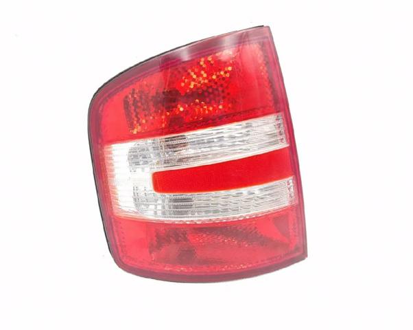 6Y9945111D Piloto trasero izquierdo  en stock Sabadell