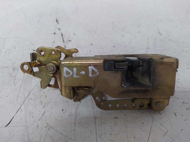 VAG 701837016E Cerradura de puerta delantera derecha  disponible Lugo