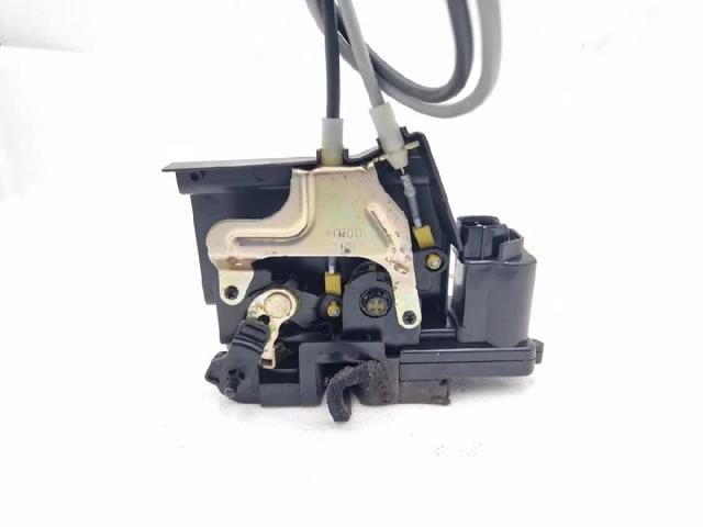 7132009005 SSANG YONG Cerradura de la puerta trasera derecha  en stock Córdoba