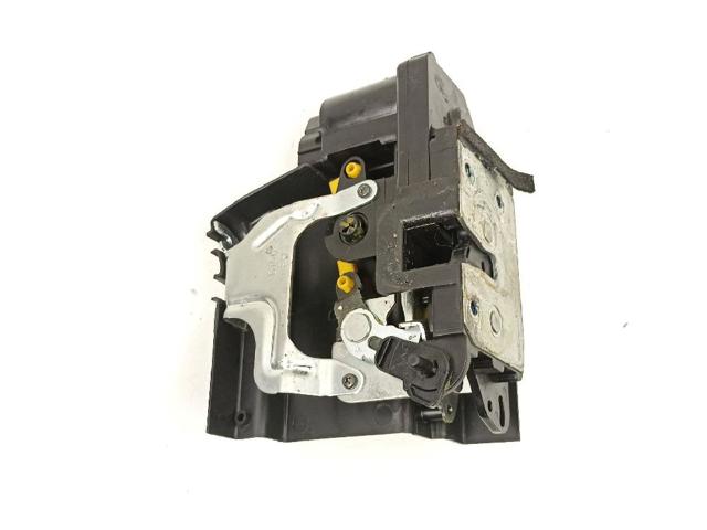 7132009005 SSANG YONG Cerradura de la puerta trasera derecha  en stock Córdoba