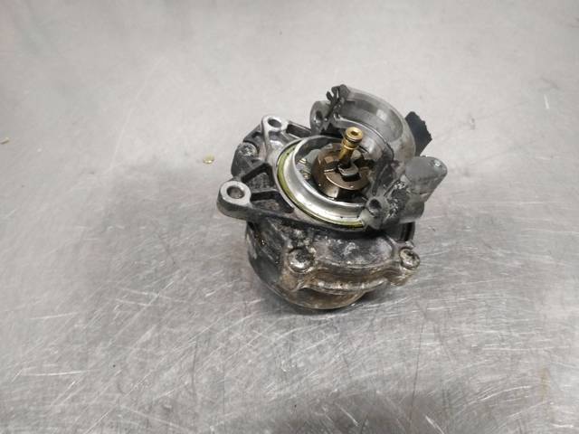 Bomba de vacío Volkswagen Passat 3B3
