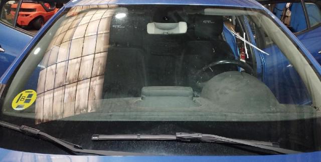 Cristal delantero Renault Megane III familiar comprar en España