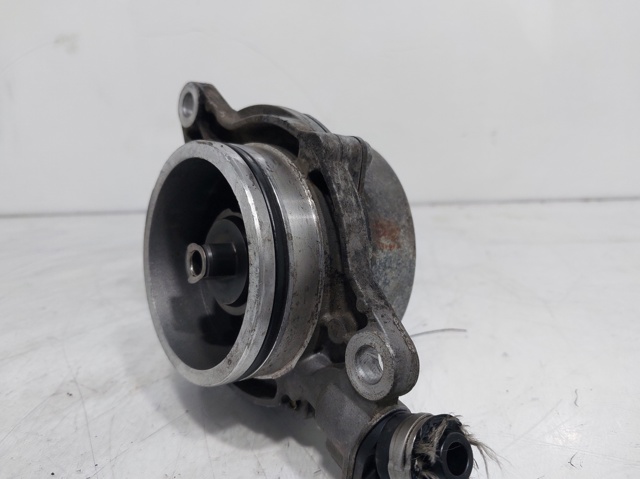 BMW 72817601B Bomba de vacío  en stock Salamanca