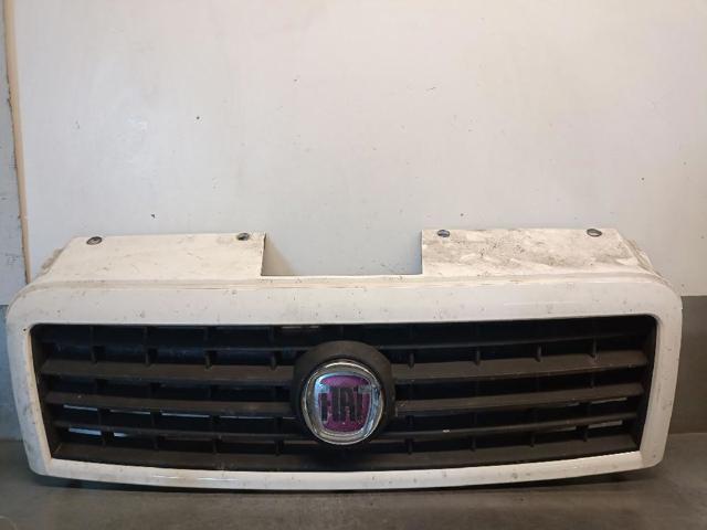 735395576 FIAT Parrilla del radiador  disponible Ourense
