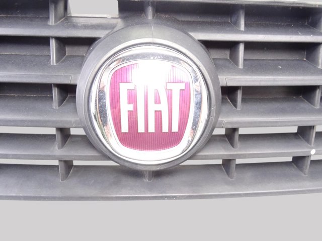 FIAT 735395576 Parrilla del radiador  disponible Lugo