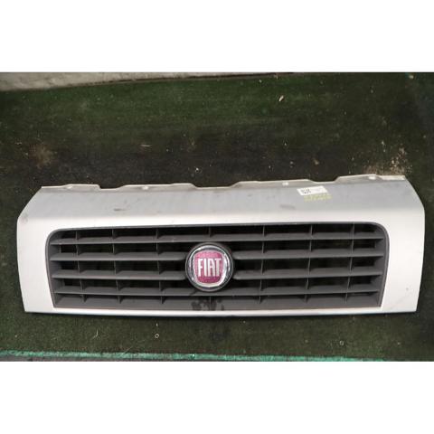735443598 Parrilla del radiador  disponible Málaga