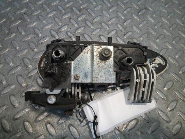 735471439 FIAT Manija exterior derecha de puerta delantera  disponible Vigo