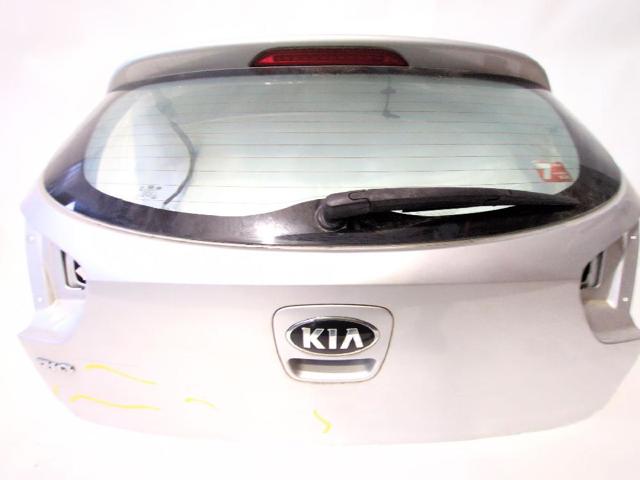 737001W220 HYUNDAI Puerta trasera comprar Alcalá
