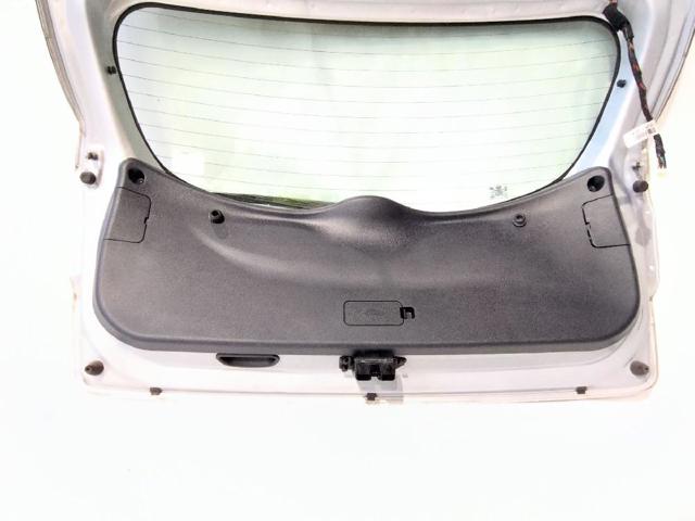 737001W220 HYUNDAI Puerta trasera comprar Madrid