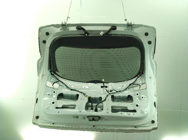 73700D7000 HYUNDAI Puerta trasera  en stock Huelva