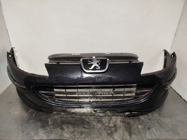 Paragolpes delantero y trasero Peugeot 407 sedán desguace
