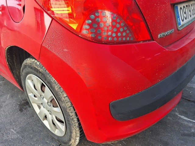7410Z5 PEUGEOT Parachoques trasero  en stock Huelva