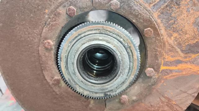 7421022433 RENAULT Buje de rueda delantero  en stock Gandía