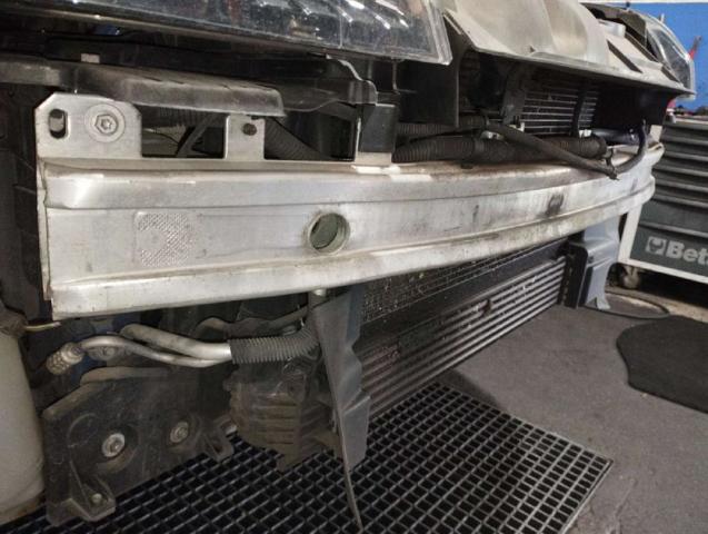 RENAULT 752100003R Refuerzo de parachoques delantero  disponible Valladolid