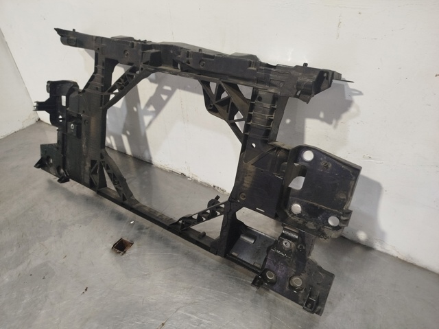 752100004R RENAULT Soporte de radiador  en stock Huelva