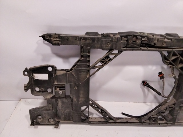 752100004R RENAULT Panel de soporte del radiador y montaje de faros  disponible Vigo