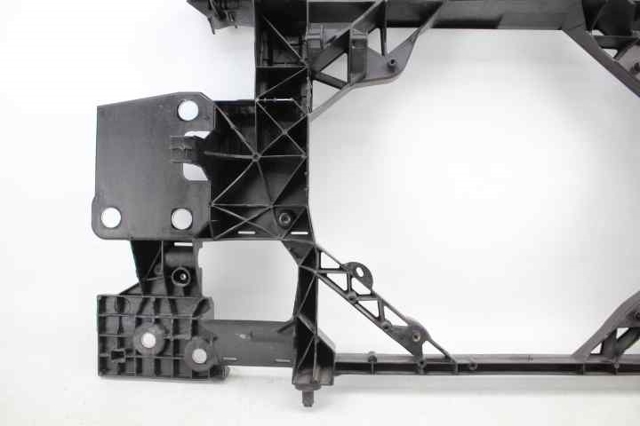 752100004R Panel de soporte del radiador y montaje de faros  disponible Burgos