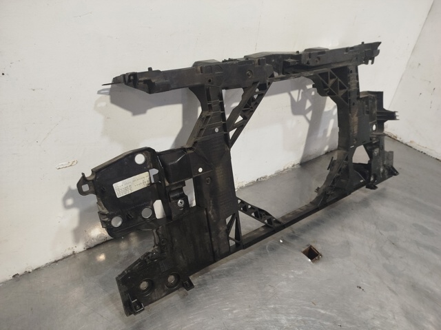 752100004R Soporte de radiador  en stock Castellón