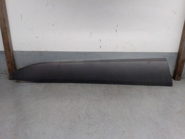 Moldura de la puerta delantera izquierda 75732F4010 Toyota
