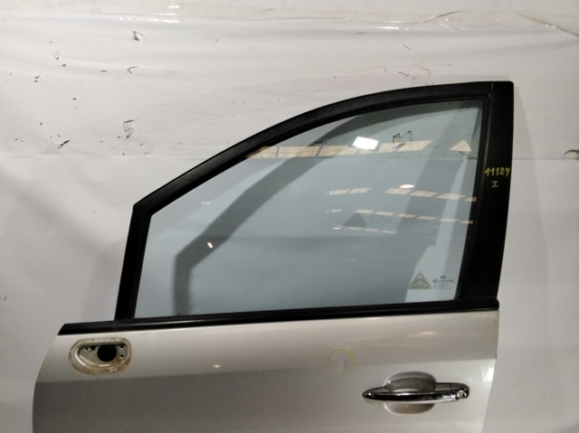 Puerta del conductor KIA Carens  (FG)