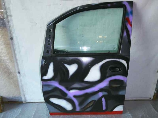 Puerta delantera Hyundai H-1 STAREX  (1997-2007)