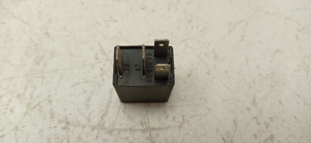 Relé de ventilador de aire acondicionado 7676504 FIAT