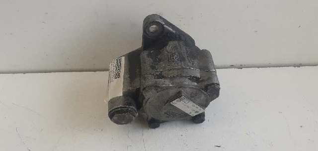 IVECO 7684955124 Bomba de dirección  en stock Terrassa