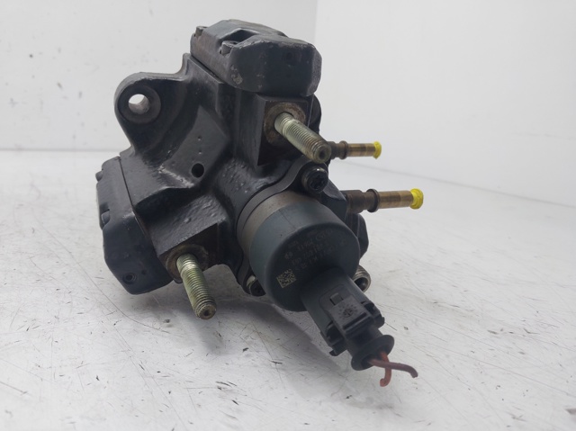 7700111010 RENAULT Bomba de alta presión de combustible  comprar en Oviedo