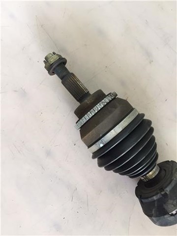 7700111914 RENAULT Semieje delantero derecho  en stock Huelva