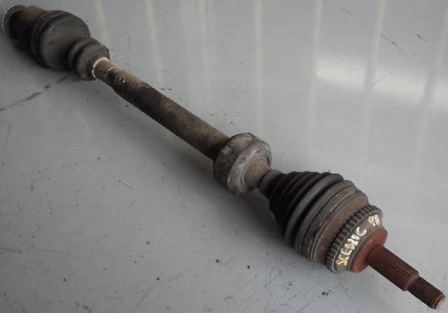 7700111914 RENAULT Semieje delantero derecho  en stock Gandía