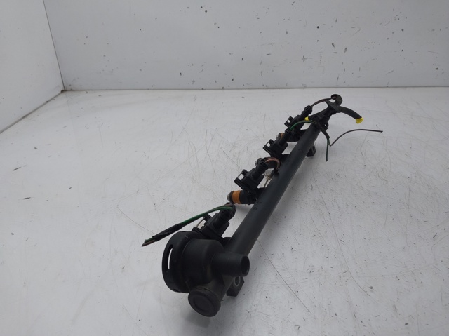 7700112519 RENAULT Rampa de combustible  comprar en Oviedo
