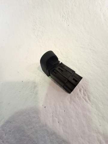 7700308821 RENAULT Boton warning  en stock Gandía