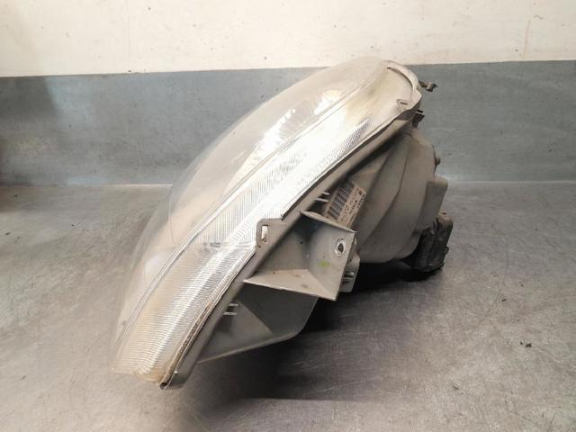 7700311372 RENAULT Faro derecho  disponible Ourense