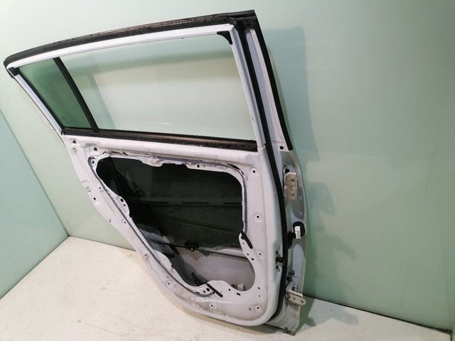 770033W000 HYUNDAI Puerta trasera izquierda  en stock Córdoba