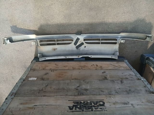 7700352125 RENAULT Parrilla del radiador  comprar en Oviedo