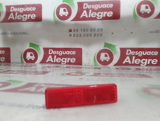 7700353184 RENAULT Reflector de parachoques trasero  en stock Huelva