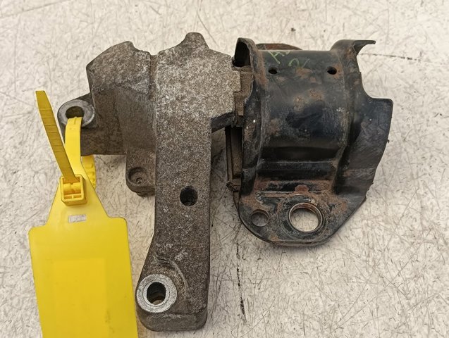 7700415087 RENAULT Soporte de motor derecho  en stock Gandía