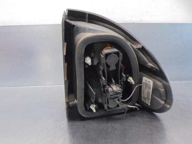 7700420122 RENAULT Piloto trasero izquierdo comprar Madrid