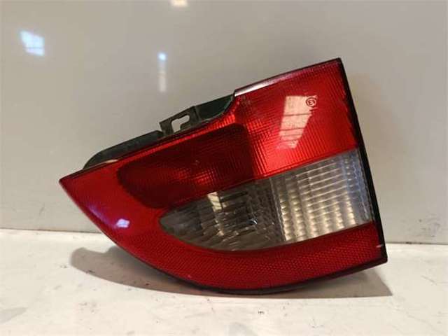 7700428053 RENAULT Piloto trasero interior derecho  disponible Ourense