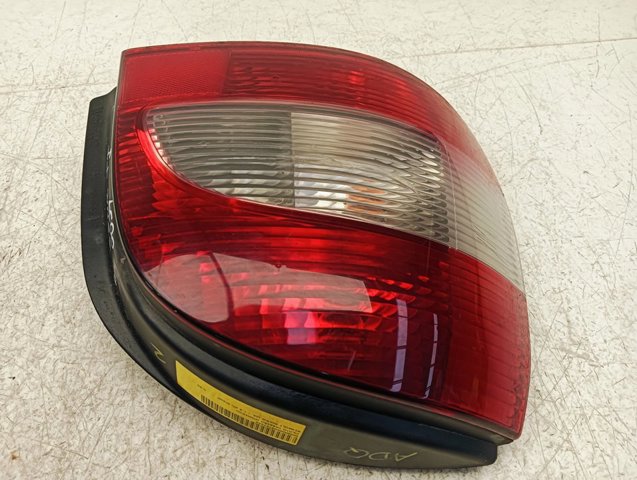 RENAULT 7700428054 Piloto trasero izquierdo  en stock Terrassa