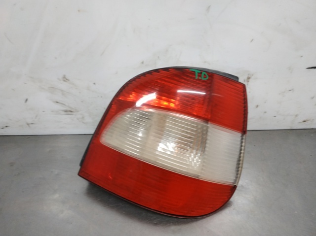 RENAULT 7700428055 Piloto trasero derecho comprar Barcelona