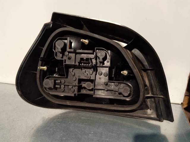 7700428321 RENAULT Piloto trasero derecho  en stock Gandía
