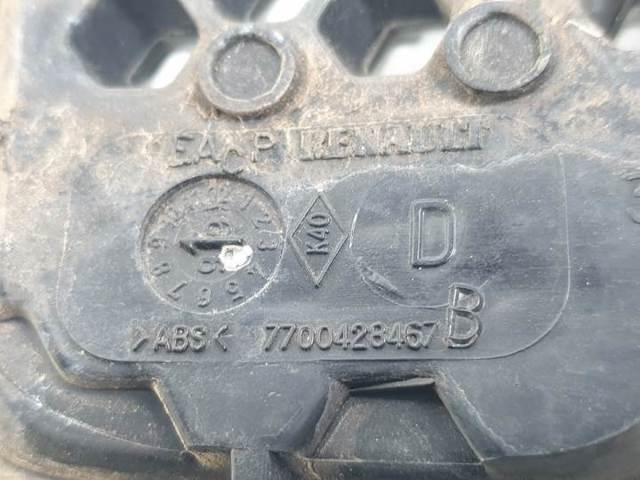 RENAULT 7700428467 Rejilla derecha del radiador comprar Barcelona