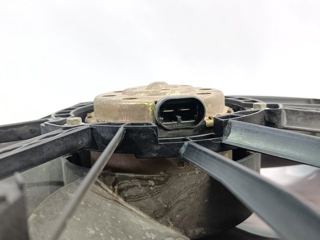 7700428659 RENAULT Difusor del radiador del aire acondicionado con ventilador y motor  comprar en Jaén