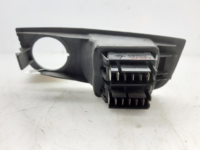 7700429998 RENAULT Botón de encendido del motor del elevalunas delantero izquierdo  en stock Huelva