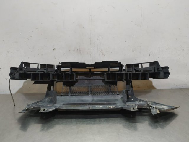 7700435879 Parachoques delantero  disponible Utrera
