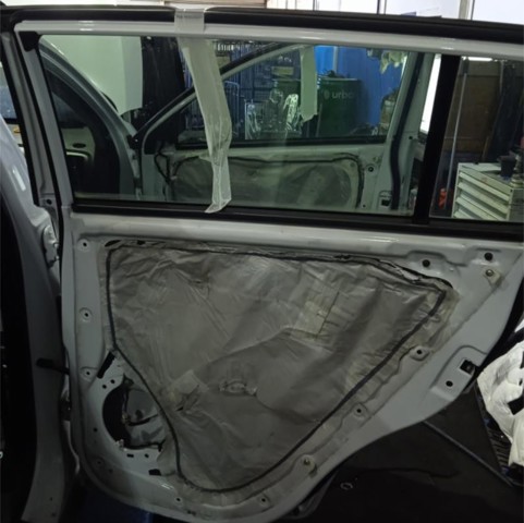 HYUNDAI 770043W000 Puerta trasera derecha comprar Tarragona
